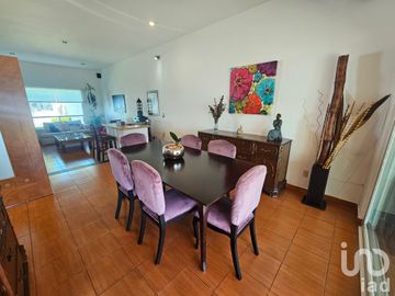 Casa en Venta en Arroyo las Cuevas, La Cañada Juriquilla, Queretaro, Queretaro, C.P. 76230