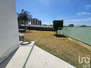 Casa en Venta en Arroyo las Cuevas, La Cañada Juriquilla, Queretaro, Queretaro, C.P. 76230