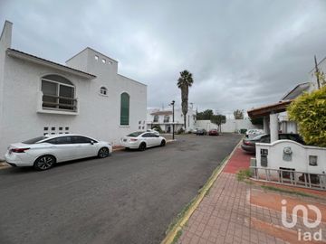 Casa en venta en Ejido Modelo Querétaro Fraccionamiento Villa Jardín