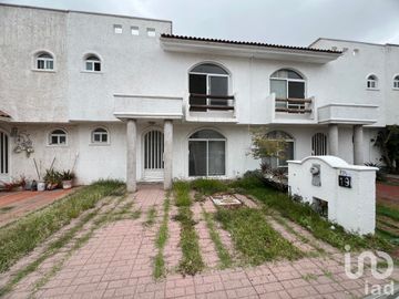 Casa en venta en Ejido Modelo Querétaro Fraccionamiento Villa Jardín