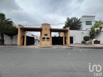 Casa en venta en Ejido Modelo Querétaro Fraccionamiento Villa Jardín