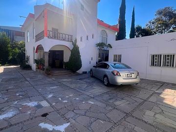 Venta de Casa Colonial en San Juan del Río Qro. Col. Granjas Banthí