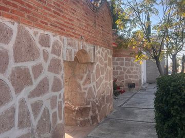 Venta de Casa Colonial en San Juan del Río Qro. Col. Granjas Banthí