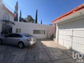 Venta de Casa Colonial en San Juan del Río Qro. Col. Granjas Banthí