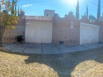 Venta de Casa Colonial en San Juan del Río Qro. Col. Granjas Banthí