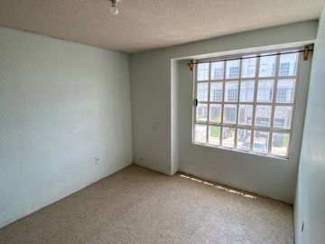 Casa en venta en 2a cerrada de los Arrayanes, los Héroes II SECC. Bosques, Tecamac, Edo. Méx.