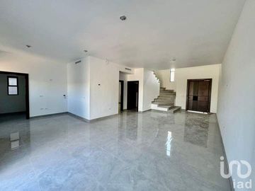 Casa en Venta Zona Dorada, Privada Villas San Ángel, recién construida con Recámara en planta baja