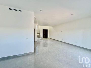 Casa en Venta Zona Dorada, Privada Villas San Ángel, recién construida con Recámara en planta baja