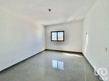 Casa en Venta Zona Dorada, Privada Villas San Ángel, recién construida con Recámara en planta baja