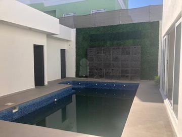 Casa sola en venta en Villas Coloniales, Apodaca, Nuevo León