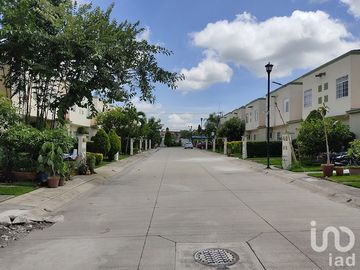 Casa en venta, en condominio con alberca, Colinas de Altar Temixco Morelos