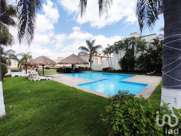Casa en venta, en condominio con alberca, Colinas de Altar Temixco Morelos