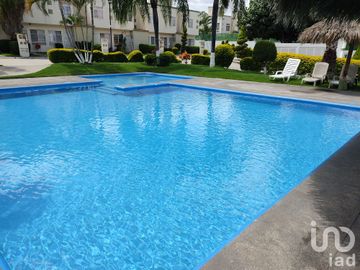 Casa en venta, en condominio con alberca, Colinas de Altar Temixco Morelos