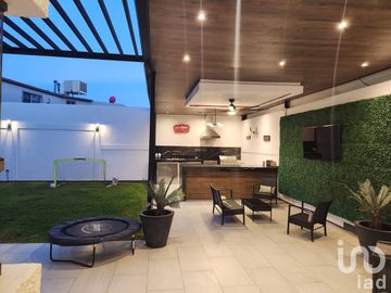 RESIDENCIA EN VENTA DE 5 RECAMARAS Y ALBERCA, BAUDELIO PELAYO, CD JUAREZ, CHIH