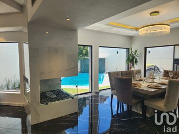 RESIDENCIA EN VENTA DE 5 RECAMARAS Y ALBERCA, BAUDELIO PELAYO, CD JUAREZ, CHIH
