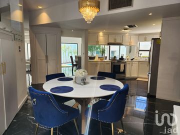 RESIDENCIA EN VENTA DE 5 RECAMARAS Y ALBERCA, BAUDELIO PELAYO, CD JUAREZ, CHIH