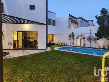 RESIDENCIA EN VENTA DE 5 RECAMARAS Y ALBERCA, BAUDELIO PELAYO, CD JUAREZ, CHIH
