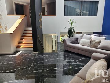 RESIDENCIA EN VENTA DE 5 RECAMARAS Y ALBERCA, BAUDELIO PELAYO, CD JUAREZ, CHIH