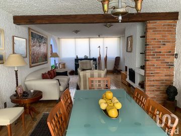 Casa en condominio con vigilancia, muy buena ubicación y excelentes ambientes.
