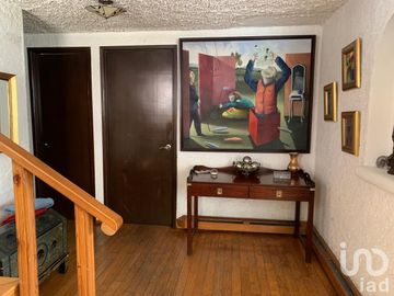 Casa en condominio con vigilancia, muy buena ubicación y excelentes ambientes.