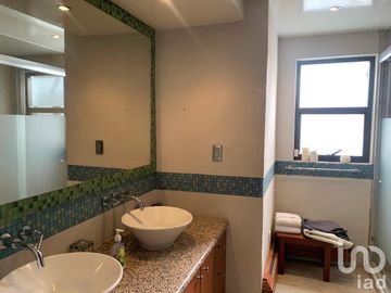 Casa en condominio con vigilancia, muy buena ubicación y excelentes ambientes.