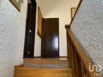 Casa en condominio con vigilancia, muy buena ubicación y excelentes ambientes.