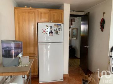 Casa en condominio con vigilancia, muy buena ubicación y excelentes ambientes.