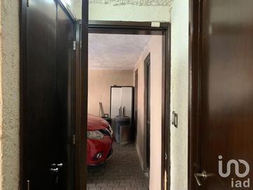 Casa en condominio con vigilancia, muy buena ubicación y excelentes ambientes.