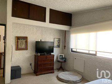 Casa en condominio con vigilancia, muy buena ubicación y excelentes ambientes.