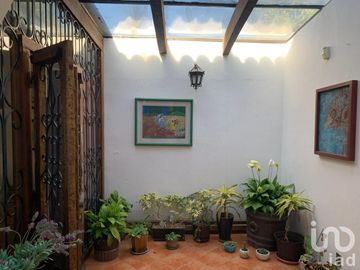 Casa en condominio con vigilancia, muy buena ubicación y excelentes ambientes.