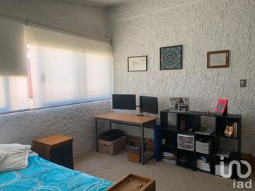 Casa en condominio con vigilancia, muy buena ubicación y excelentes ambientes.