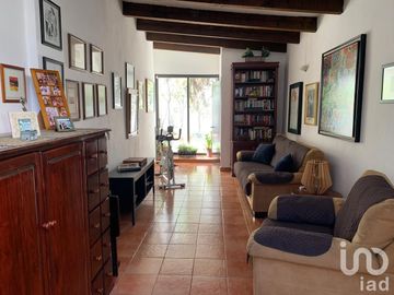 Casa en condominio con vigilancia, muy buena ubicación y excelentes ambientes.