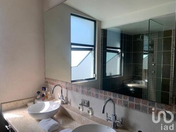 Casa en condominio con vigilancia, muy buena ubicación y excelentes ambientes.