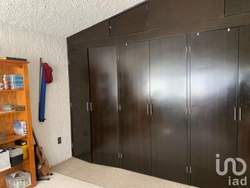Casa en condominio con vigilancia, muy buena ubicación y excelentes ambientes.