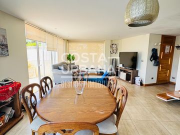 Soleada casa en Viña del Mar Alto