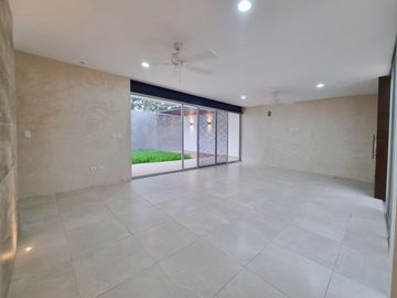 Casa en venta en Col. Nueva Yucatán a estrenar, con excelentes acabados