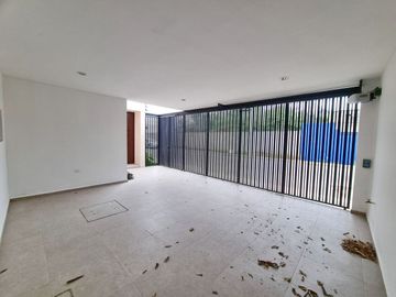 Casa en venta en Col. Nueva Yucatán a estrenar, con excelentes acabados