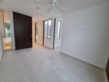 Casa en venta en Col. Nueva Yucatán a estrenar, con excelentes acabados