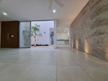 Casa en venta en Col. Nueva Yucatán a estrenar, con excelentes acabados