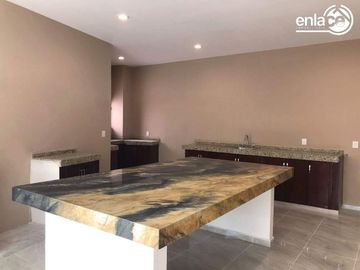 Casa en Venta  por Avenida Universidad