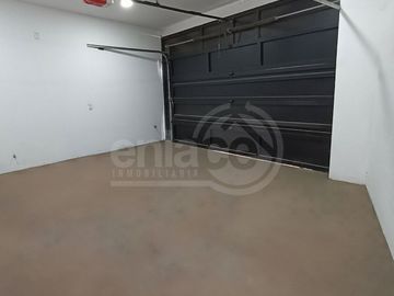 Casa en Venta  por Avenida Universidad