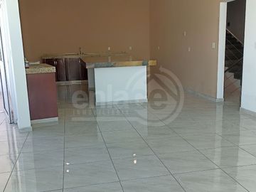 Casa en Venta  por Avenida Universidad