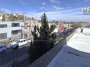 Casa en Venta  por Avenida Universidad