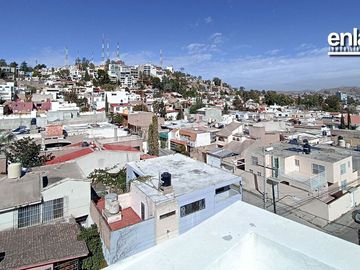 Casa en Venta  por Avenida Universidad