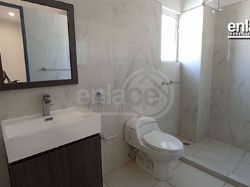 Casa en Venta  por Avenida Universidad