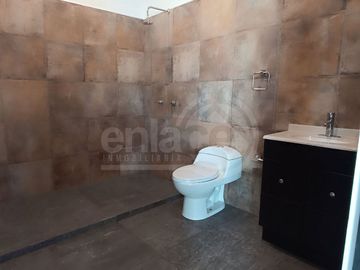 Casa en Venta  por Avenida Universidad