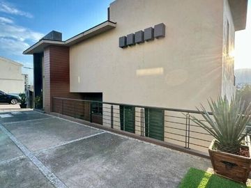 CASA ESPECTACULAR EN BOSQUE ESMERALDA