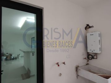 CASA EN VENTA EN FRACCIONAMIENTO LA HERRADURA