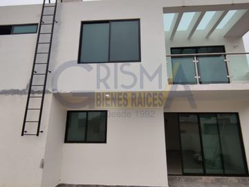 CASA EN VENTA EN FRACCIONAMIENTO LA HERRADURA