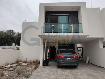 CASA EN VENTA EN FRACCIONAMIENTO LA HERRADURA